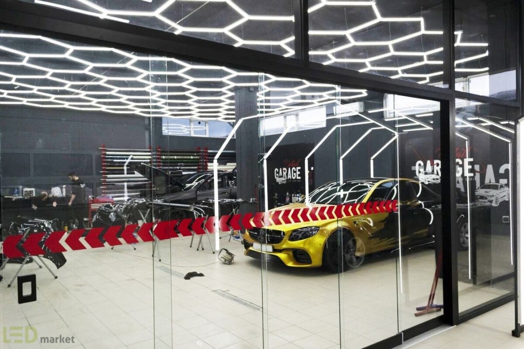 Maßgeschneiderte Hexagon LED Beleuchtung Garage Einzelhandel Werkstatt Auto